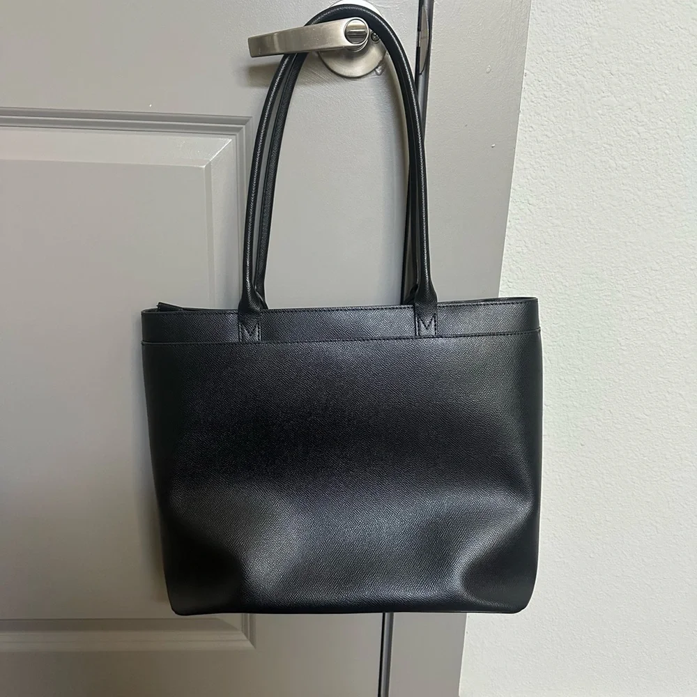 Michael Kors Classic Black Tote - Picture 2 of 10